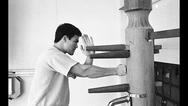 Bruce Lee podczas treningu - 1965r.