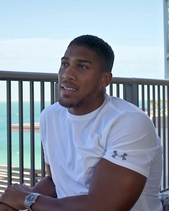 Anthony Joshua, brytyjski mistrz świata wagi ciężkiej, podczas spotkania promocyjnego