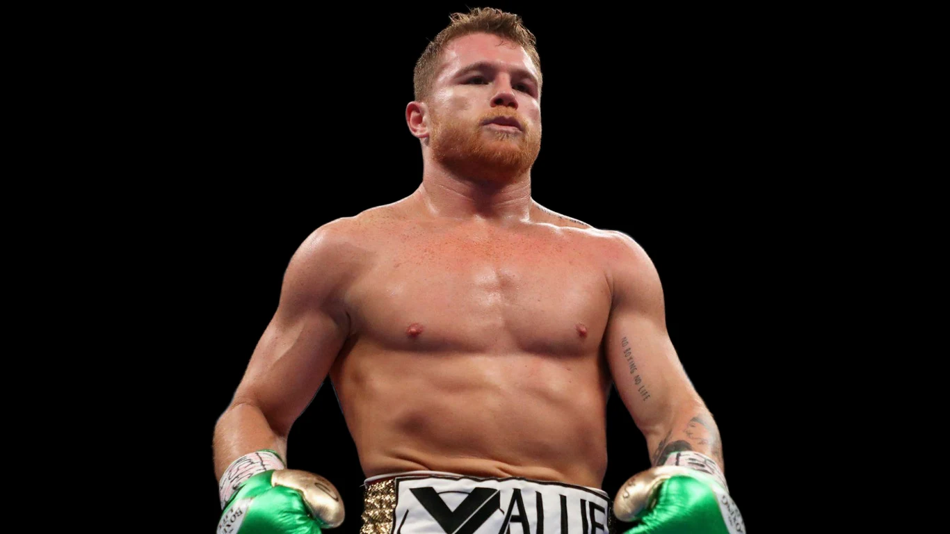 Canelo Álvarez w ringu, meksykański mistrz wagi superśredniej w bokserskiej postawie.