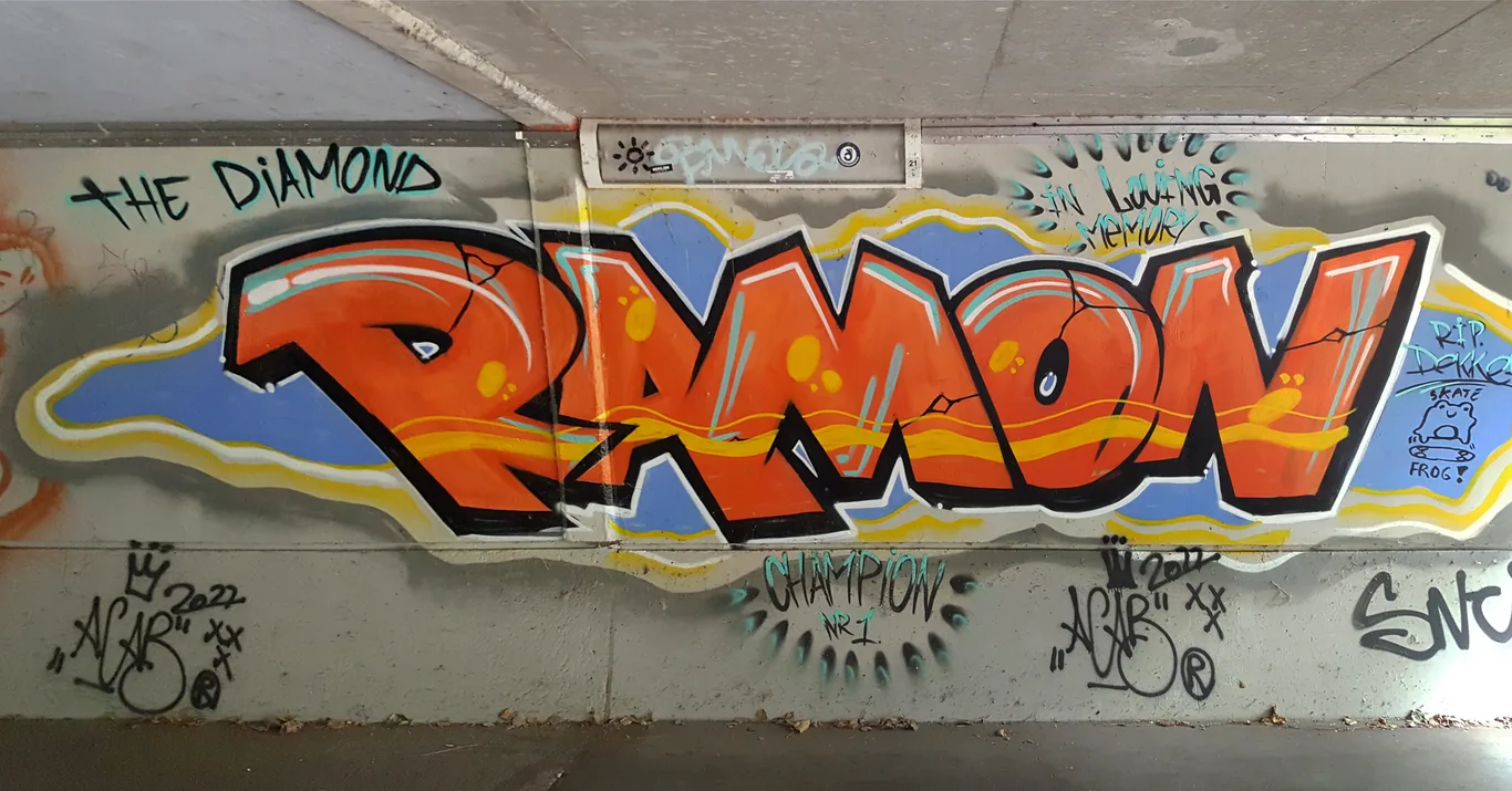 Graffiti z napisem RAMON i ksywą The Diamond upamiętniające Ramona Dekkersa