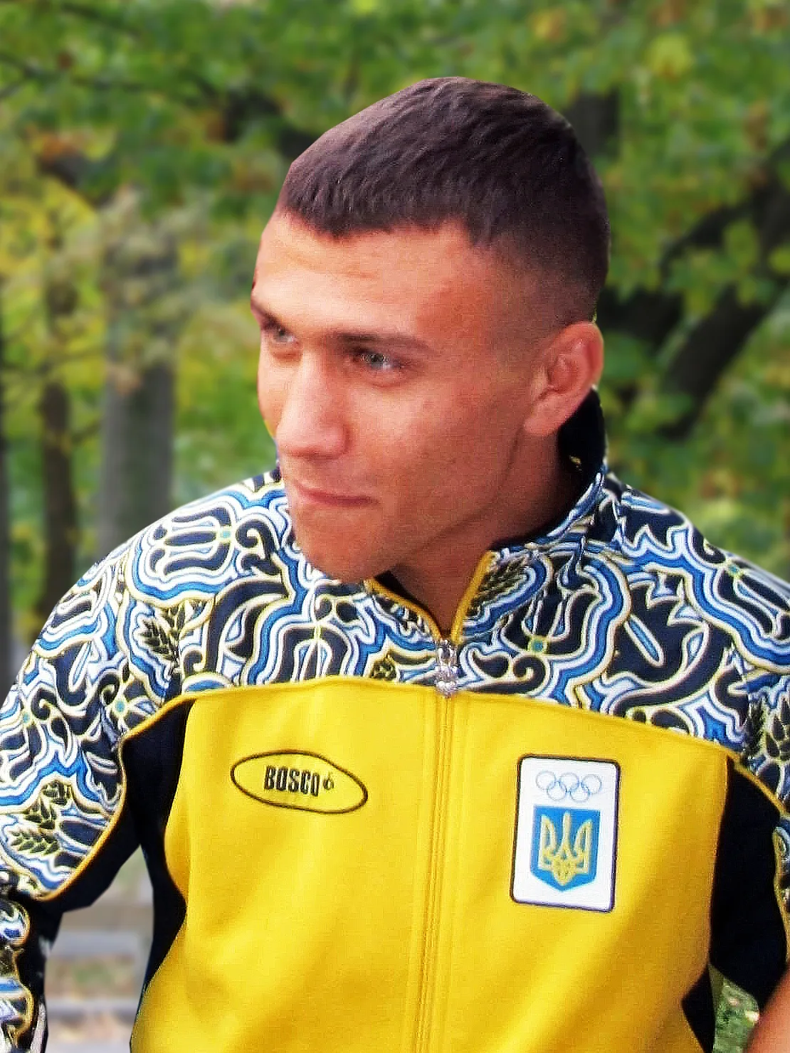 Wasyl Łomaczenko w żółto-niebieskiej bluzie reprezentacji olimpijskiej Ukrainy